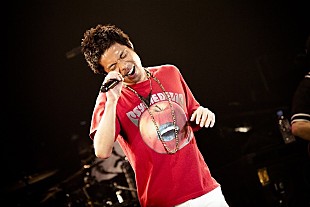 「久保田利伸、デビュー30周年にして自身初のライブ盤CDリリース決定」