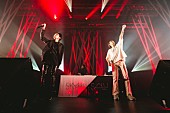 ＳＫＹ－ＨＩ　×　ＳＡＬＵ「SKY-HI×SALU、待望のアルバム・リリース・ライブが開催　JP The Wavyも登場しドライブ感あふれる“伝説”なライブに」1枚目/5