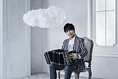 小松亮太「小松亮太、ジブリの音楽を集めたニューAL9月にリリース決定　クミコ/坂本美雨/宮沢和史らボーカル参加」1枚目/1