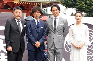 「岡田准一、敵役家康の“聖地”でヒット祈願　中越典子、出産後初めて公の場に登場」