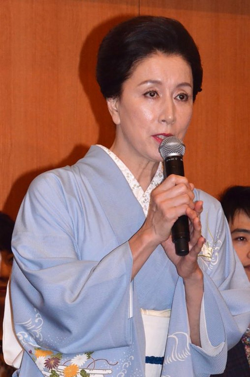 高畑淳子「高畑淳子、報道陣の口ふさいで息子裕太の質問回避　子育ての葛藤問われるも「お察しください」」1枚目/1