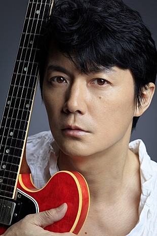 「福山雅治、新SGのMＶでカメラや眼鏡など愛用品を公開」