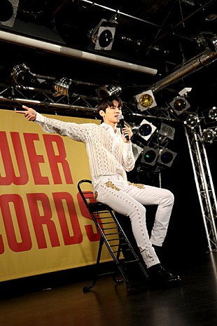 「MYNAMEインス ソロ初のリリイベ開催も腰痛に……構成変更でアカペラ披露！ チェジンも駆けつける」