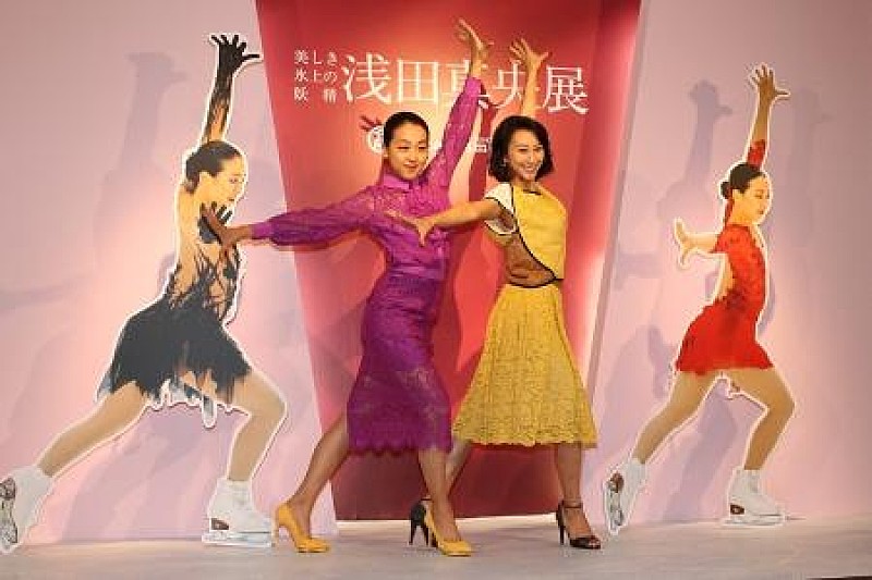 「浅田真央さん、展示会初日に“Ｗサプライズ”　姉・舞さんの登場には「朝から心臓に悪い！」」1枚目/1