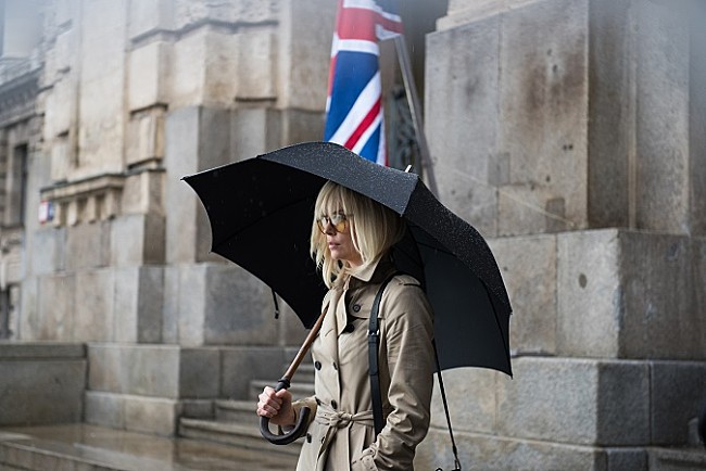 「シャーリーズ・セロン主演映画『アトミック・ブロンド』、デヴィッド・ボウイの音楽から受けたインスピレーションとは」1枚目/2