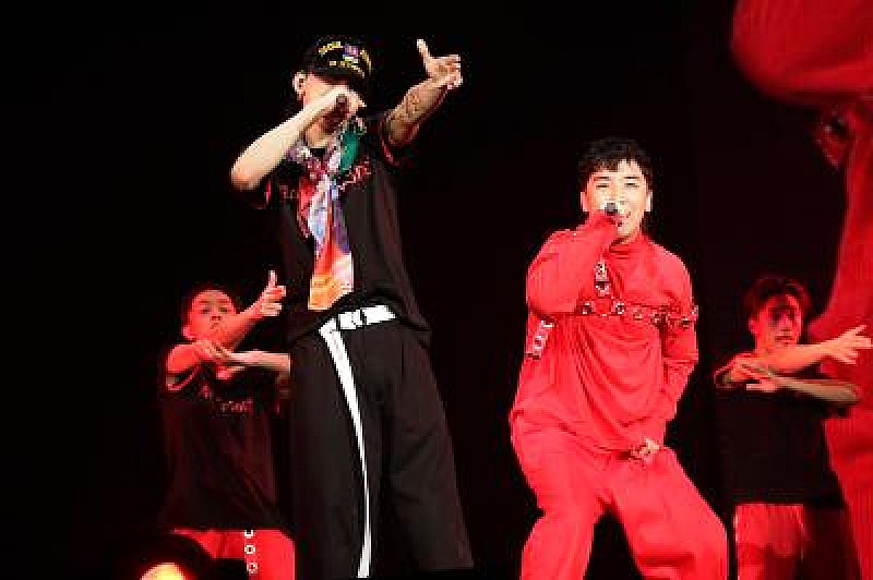 G-DRAGON、ジャパンツアーファイナルにV.Iがサプライズ出演