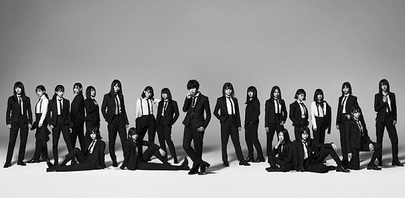 欅坂46が新曲「風に吹かれても」MV公開、黒スーツ姿の平手が飛ぶ