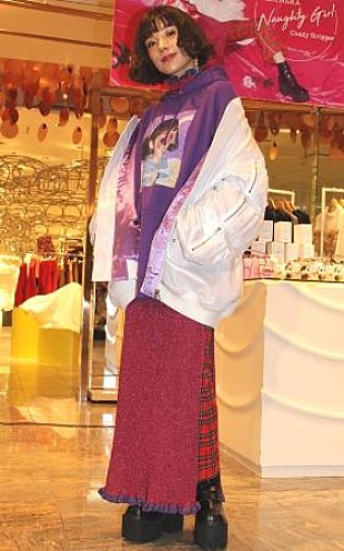 「仲里依紗、シンプルな服装だと「心配される」　好きな“派手ファッション”「続けたい」」