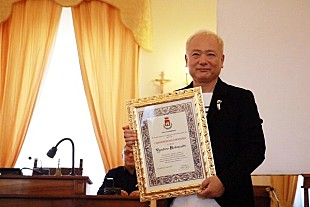 「coba、日本人初となる“アコーディオンの聖地”名誉市民賞受賞」