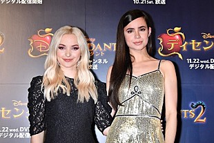 「『ディセンダント2』ダヴ・キャメロン＆ソフィア・カーソンが初来日、仮装したファン300人に「ダイスキ！ジャパン！」」