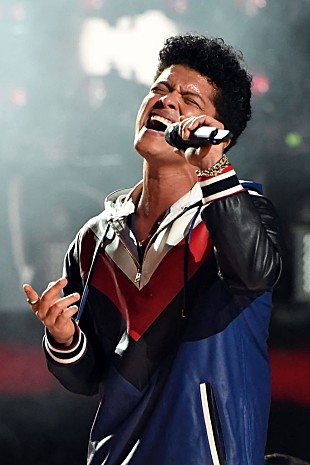 「ブルーノ・マーズ、【24K・マジック・ワールド・ツアー】収益が約146億円を突破」