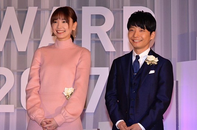 新垣結衣「東京ドラマアウォ－ドで「逃げ恥」５冠　新垣結衣＆星野源の２ショットが久々実現」1枚目/1