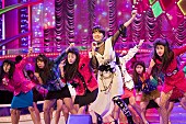 荻野目洋子「荻野目洋子と登美丘高校ダンス部が「ダンシング・ヒーロー」を初共演」1枚目/3