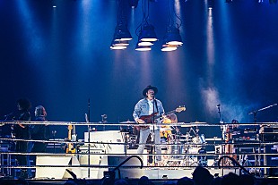 「アーケイド・ファイア、ラスベガスに強さと希望を与えたマンダレイ・ベイ・リゾート＆カジノ公演をレポート」