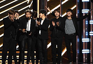 「BTS(防弾少年団)、スティーヴ・アオキ＆デザイナー参加の「MIC Drop」SPリミックスを11/17リリース」