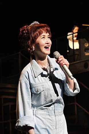 「中島みゆき 舞台転換や衣装も進化した【夜会工場】怒涛の29曲でスタート」