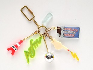 「Perfume×ISETAN第4弾コラボ！ 楽曲モチーフキーホルダー/衣装と同じイヤリングなど販売」