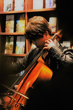 「柏木広樹　クリスマスライブ。幻想的な音色で大阪の夜を染める」