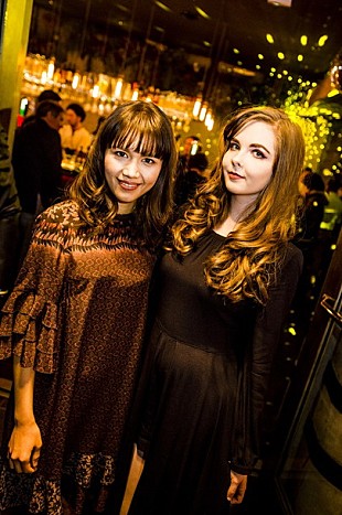 「Anly、LAで活動する英SSWメイジー・ケイとコラボ」