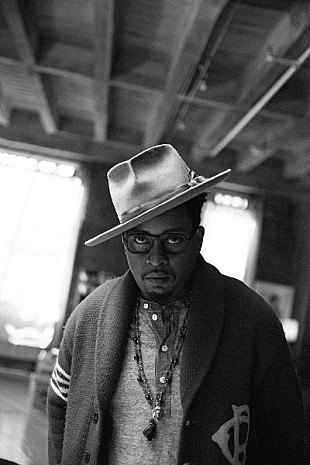 「アデル、ディアンジェロ、宇多田を支えるクリス・デイヴ、2018年1月に新作を世界同時発売」