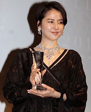 「長澤まさみ、ベストアクトレス賞受賞で「精進します」　“新人賞”中条あやみは「暴れたい」」