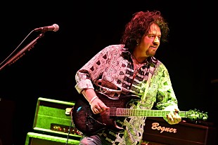 「TOTOのスティーヴ・ルカサー率いる“Nerve Bundle”の東京初日公演が終了！最新セッション集を監修する中田利樹がレポート」