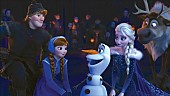 ウォルト・ディズニー・ジャパン「『アナ雪』最新作でアナとエルサが初のハーモニーを披露、新曲歌唱シーンが公開」1枚目/1