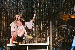 「Chara 生誕50年記念ライブで「世界一の幸せ者だ」長男＆長女＆椿鬼奴がお祝い」