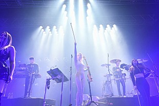 「唯一無二のサウンドに東京が酔いしれた！クリーン・バンディットによるジャパン・ツアーが開催」