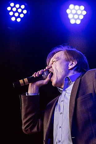 「ザ・フォールのフロントマン、マーク・E・スミスが60歳で死去」