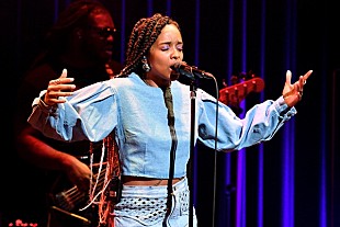 「チャンス・ザ・ラッパーの活躍で注目を集めるシカゴ音楽シーンの新星、ジャミーラ・ウッズの初来日公演をレポート」