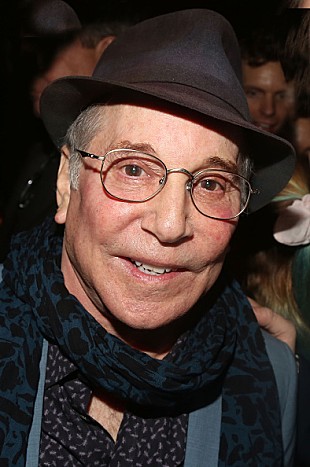 「ポール・サイモン、“サヨナラ”と銘打った英夏フェス公演を発表」