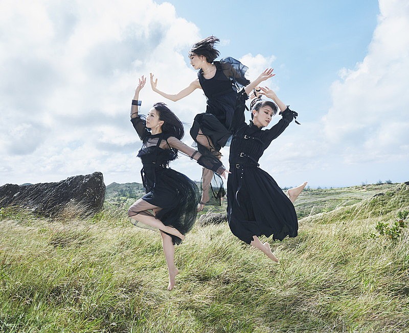 Perfume 新SG『無限未来』リリース決定＆新ビジュアル公開！「期間限定 ちはやふる盤」も 