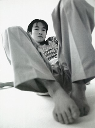 「小沢健二、GW大型ライブ【春の空気に虹をかけ】発表＆映画『リバーズ・エッジ』主題歌、先行配信開始」