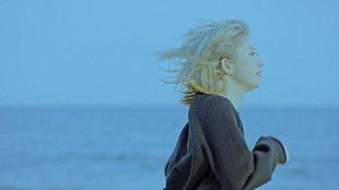 「くるり 新曲「その線は水平線」遠藤薫監督＆SUMIRE主演によるMV公開」