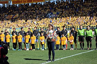 「Crystal Kay「たくさんの元気とパワーを届けたい！」ベガルタ仙台開幕戦にて国歌斉唱・復興ライブ」