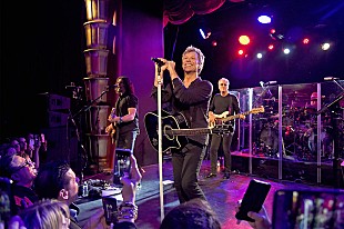 「ボン・ジョヴィ、【ロックの殿堂】入り式典でリッチー・サンボラやアレック・ジョン・サッチと共演することについて語る」