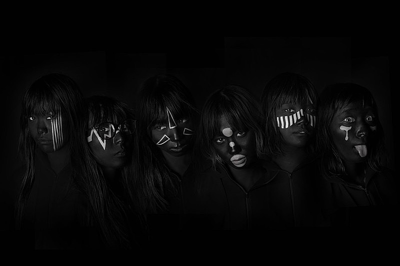 BiSH 新アー写は真っ黒！ 新SG『PAiNT it BLACK』ヴィジュアル＆収録内容など詳細公開