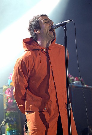 「リアム・ギャラガー、“邪悪”な兄嫁のせいでオアシスが解散したと語る」