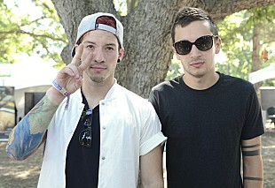 「トゥエンティ・ワン・パイロッツ、『ブラーリーフェイス』全楽曲がゴールド以上に認定　史上初の快挙」