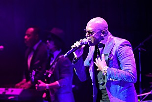 「JOE、来日公演初日のライブレポートが到着！「大人の疑似恋愛」を味わうマチュアなステージ」