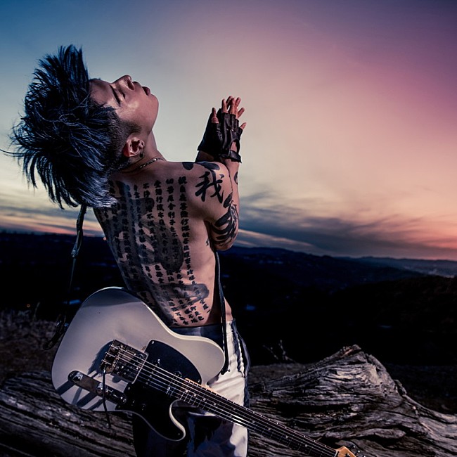 MIYAVI「MIYAVI アフガニスタン出身女性ラッパーとの楽曲を緊急配信」1枚目/1