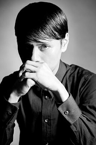 「MONDO GROSSO、BiSHアイナ・ジ・エンド参加の新曲「偽りのシンパシー」MV公開」