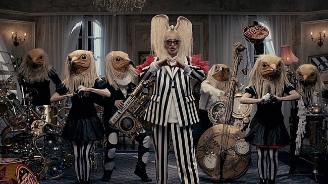 「内田裕也が「ファッションモンスター」をガチで踊る、激似と話題のエジプトハゲワシと共演」1枚目/3