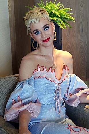 「ケイティ・ペリー来日緊急インタビュー&amp;サイン入りポラプレゼント～自分の愛し方を学んだケイティが語る、ネット社会との付き合い方と未来への挑戦」