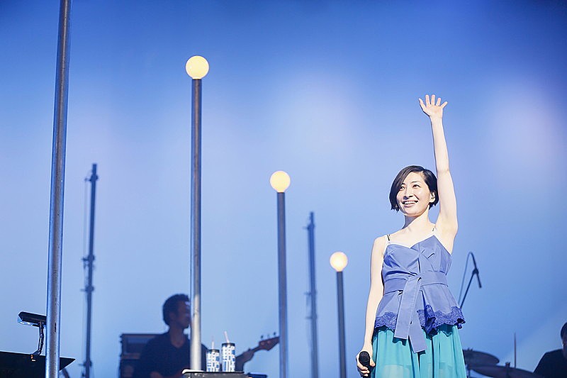 坂本真綾 まさに“再始動のツアー”となった初の海外公演含む【ALL CLEAR】、「プラチナ」からスタートしたNHKホール最終公演レポート到着