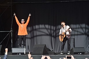 「コブクロ「2人でやるってしんどいね」 ゆかりの地、福岡・天神シークレットライブに3,800人集結」