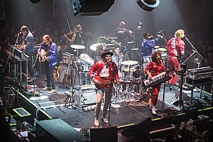 「アーケイド・ファイア、ロンドン公演にボーイ・ジョージとフローレンス・ウェルチが参加」