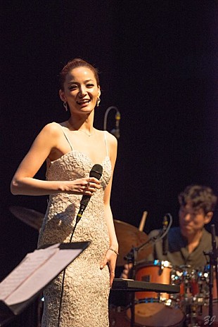 「韓国ジャズ・シンガーMoon、香港でデビュー・アルバム発売ライヴを開催」