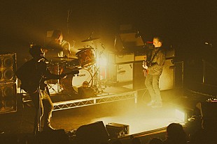 「孤高のハイウェイを走り続ける漆黒のロックンロールバンド、ブラック・レベル・モーターサイクル・クラブのLA公演レポート」